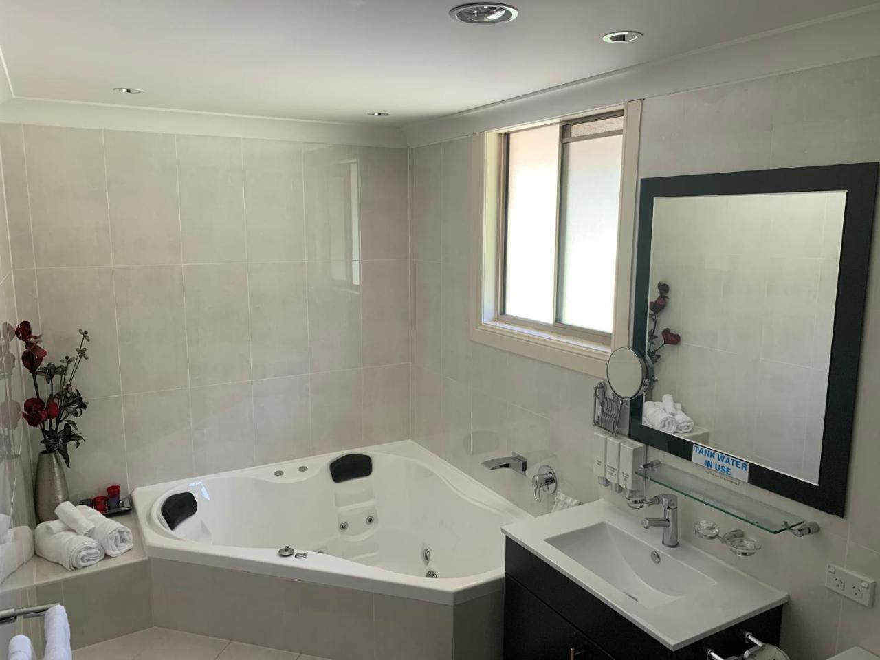 Picton Valley Motel Australia Екстериор снимка